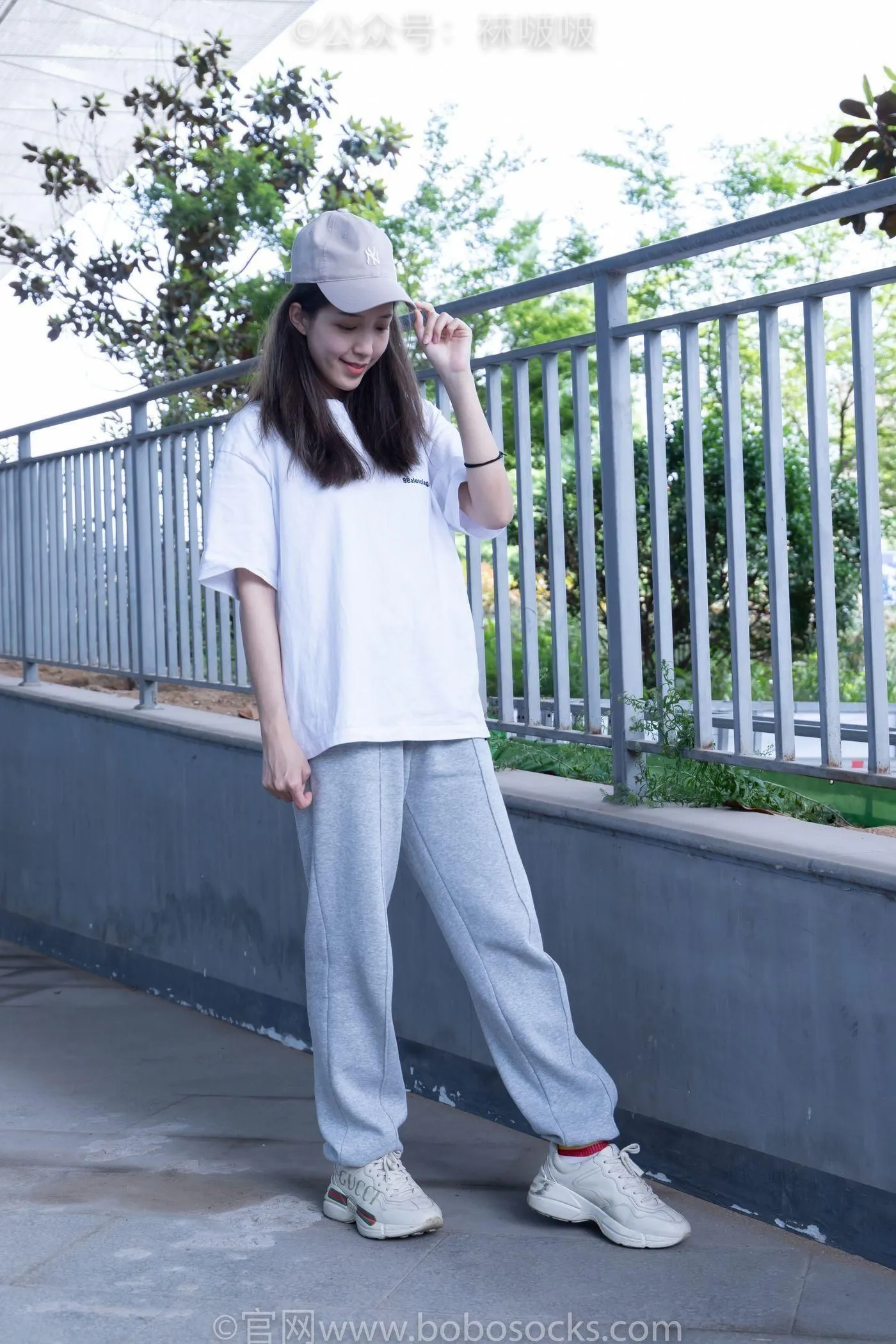 [BoBoSocks袜啵啵]NO.012 泡芙-运动鞋、白棉袜、裸足 [132P]插图5